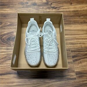 Steve Madden Women's Maxima Sneaker
Size 8, new